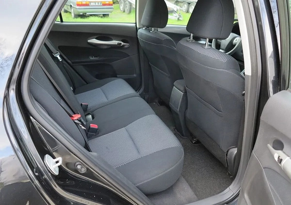 Toyota Auris cena 26800 przebieg: 173000, rok produkcji 2010 z Ryn małe 211